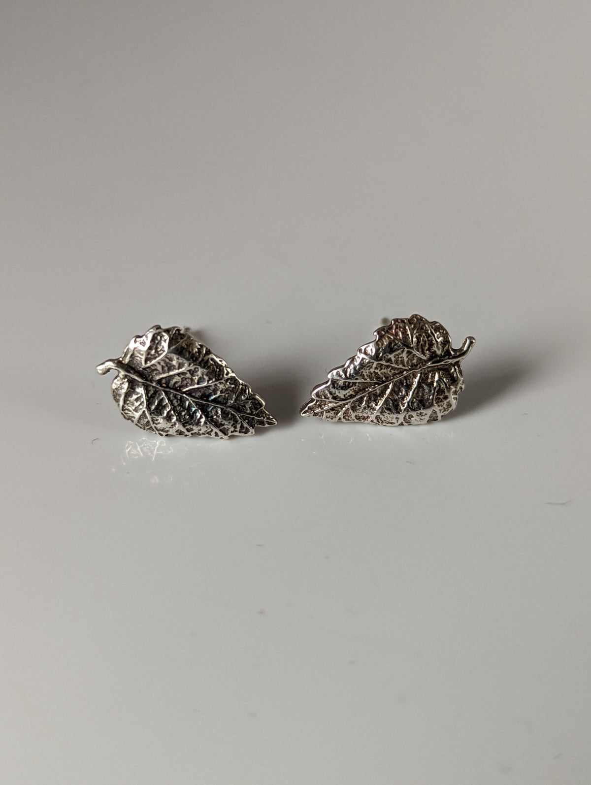 Silver Steed Detailed Leaf Stud Earrings