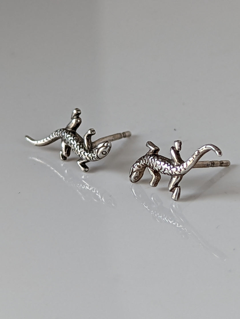 Silver Steed Detailed Lizard Stud Earrings
