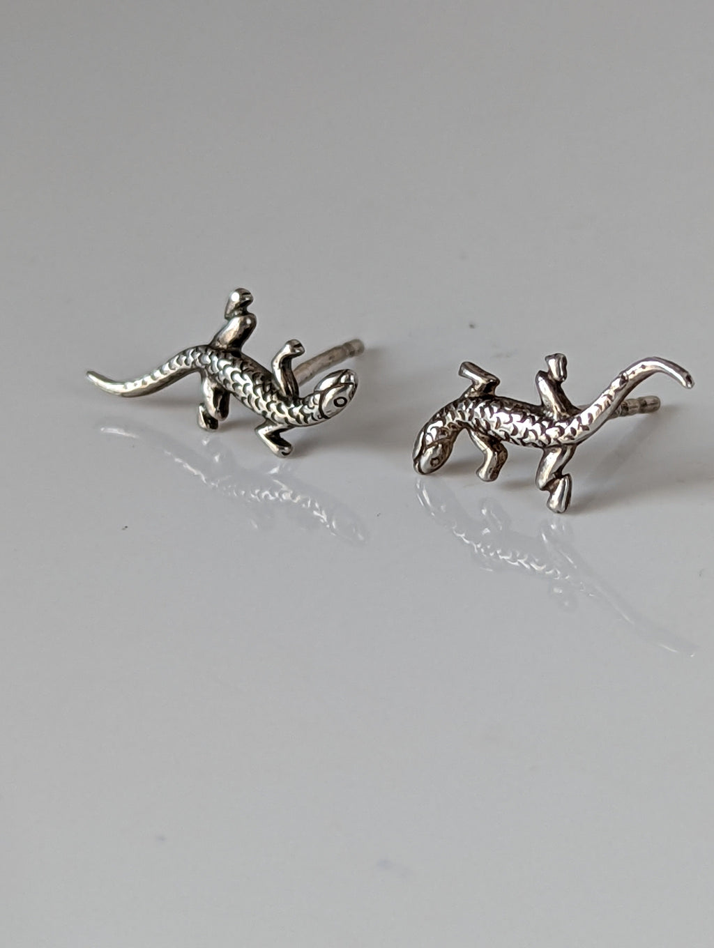 Silver Steed Detailed Lizard Stud Earrings