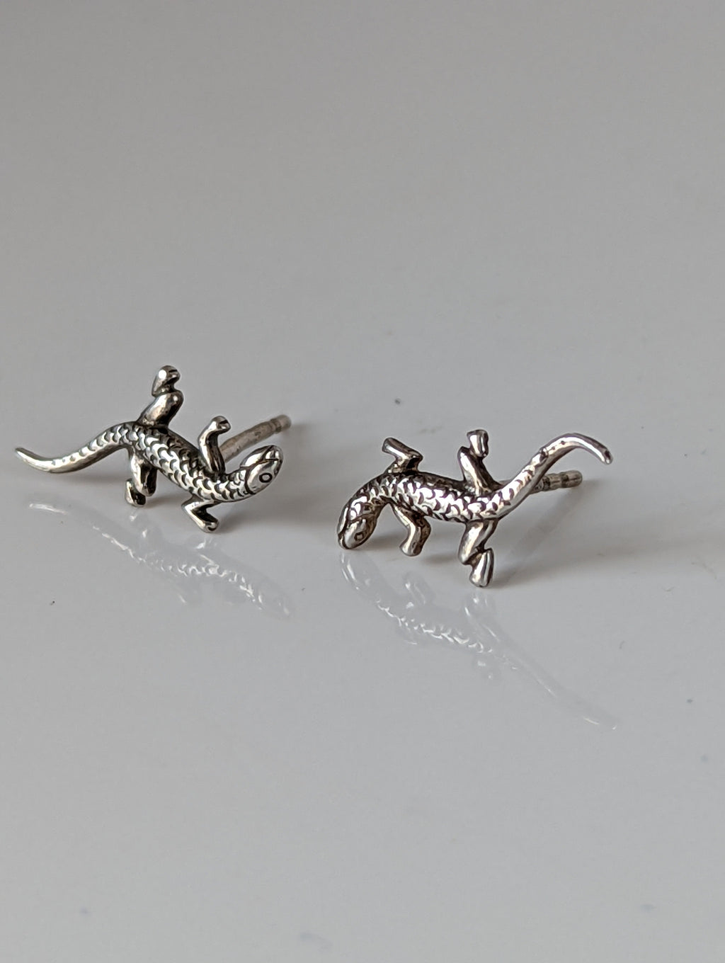 Silver Steed Detailed Lizard Stud Earrings