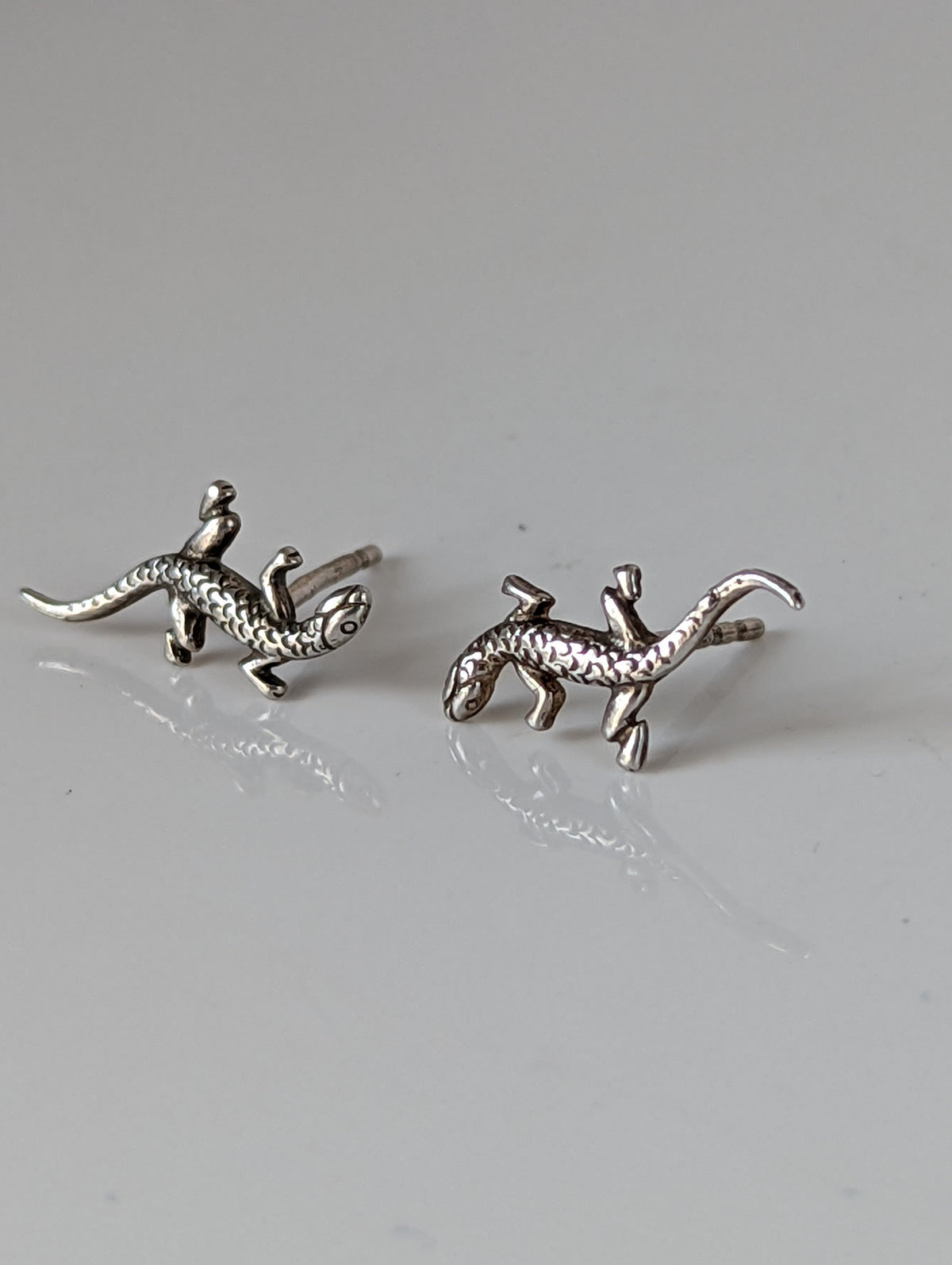 Silver Steed Detailed Lizard Stud Earrings