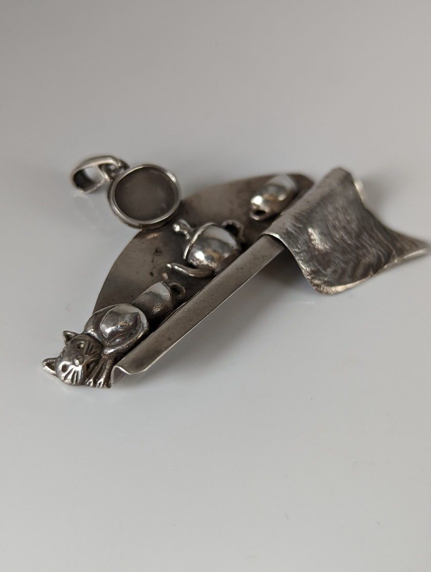 Silver Steed A Cat's Shelf Silver Pendant