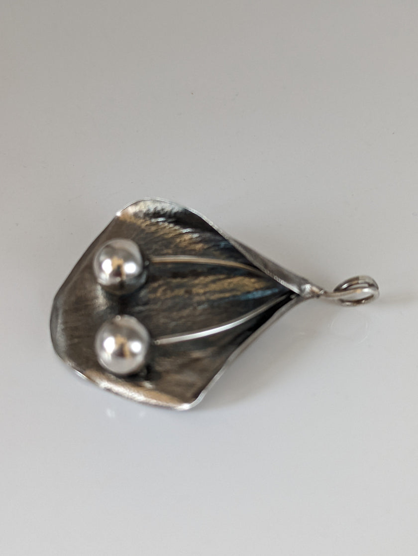 Silver Steed Extravagant Leaf & Stems Silver Pendant