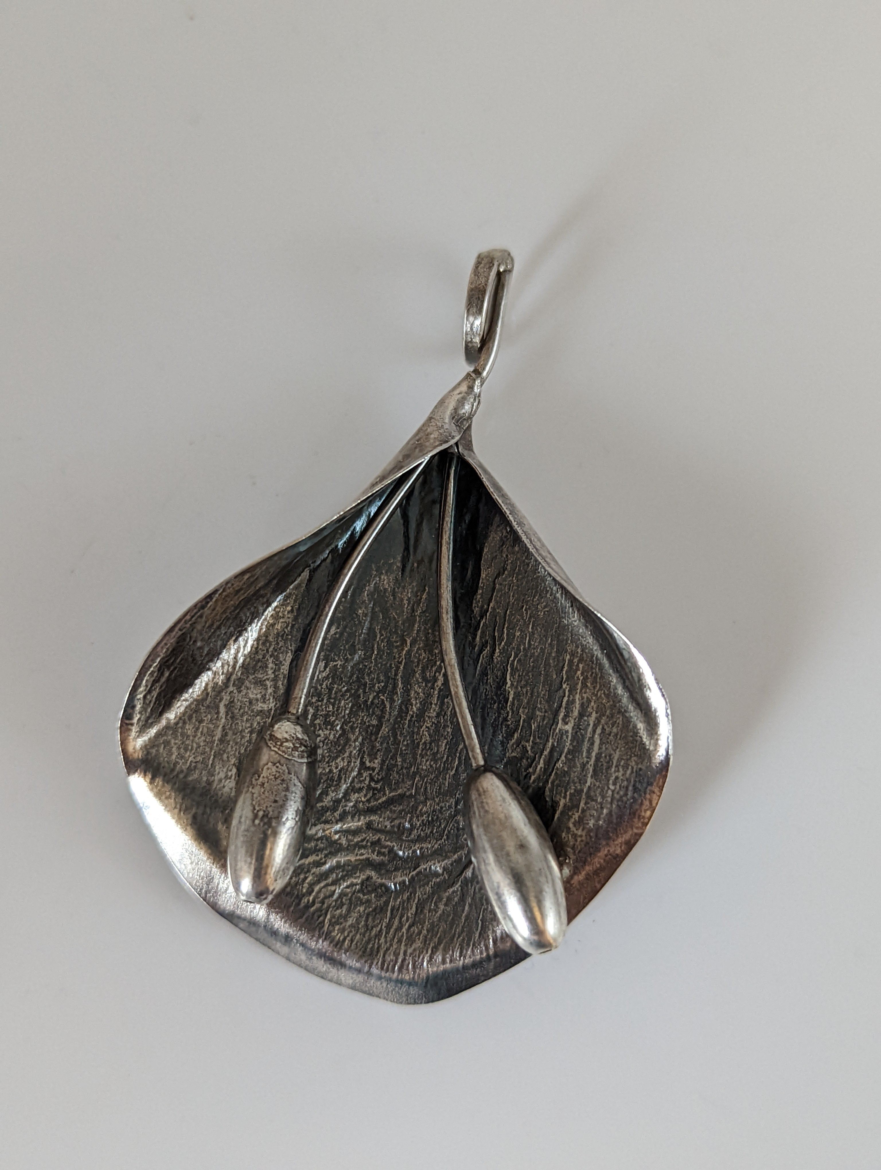 Silver Steed Extravagant Leaf & Stems Silver Pendant