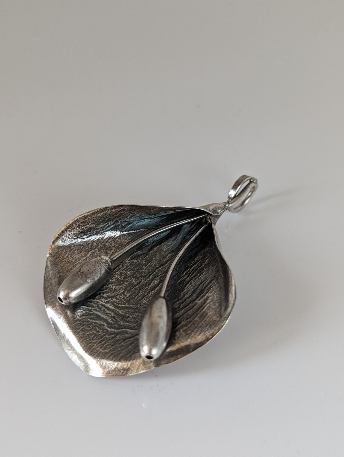 Silver Steed Extravagant Leaf & Stems Silver Pendant
