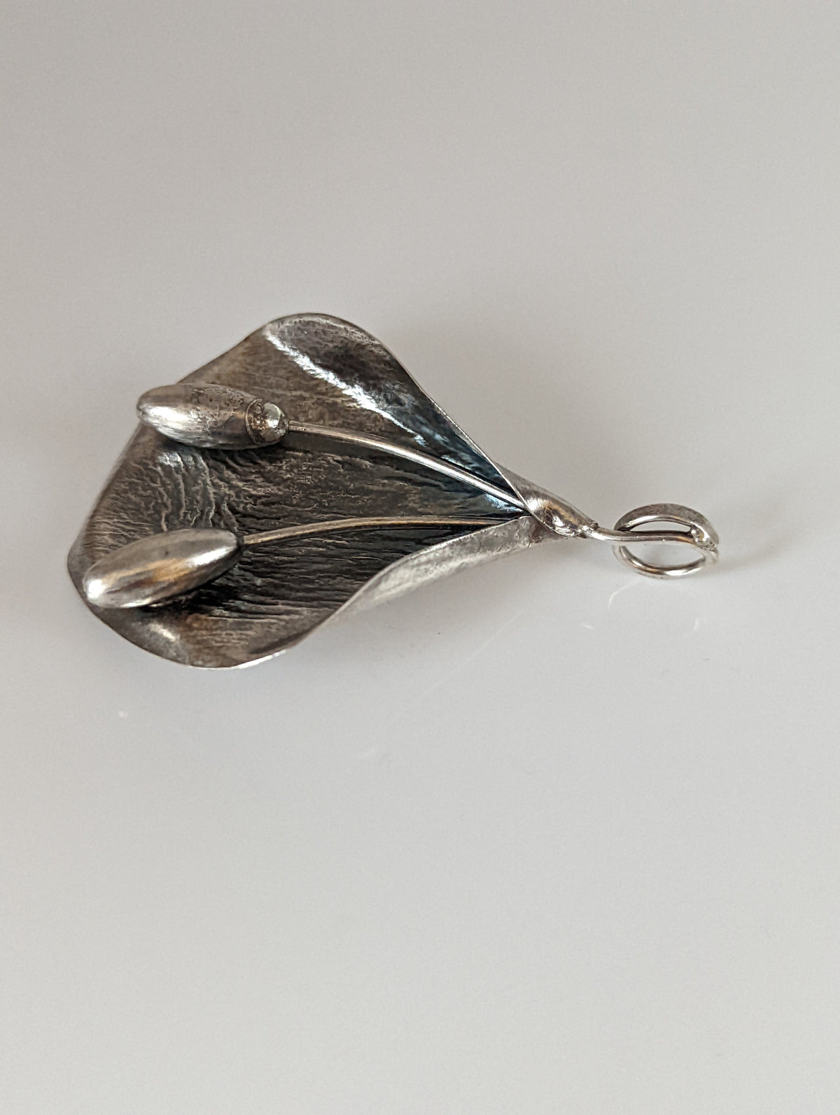 Silver Steed Extravagant Leaf & Stems Silver Pendant