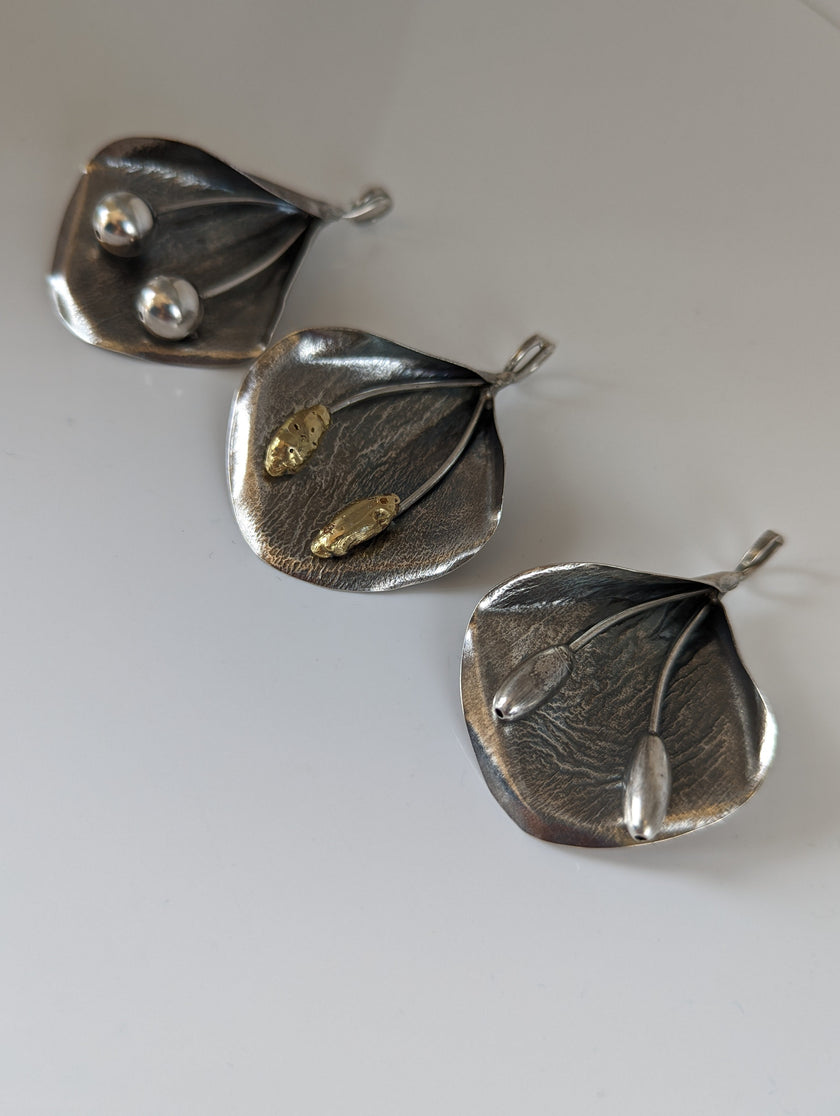 Silver Steed Extravagant Leaf & Stems Silver Pendant