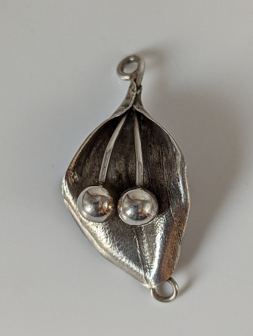 Silver Steed Leaf & Stem Silver Pendant