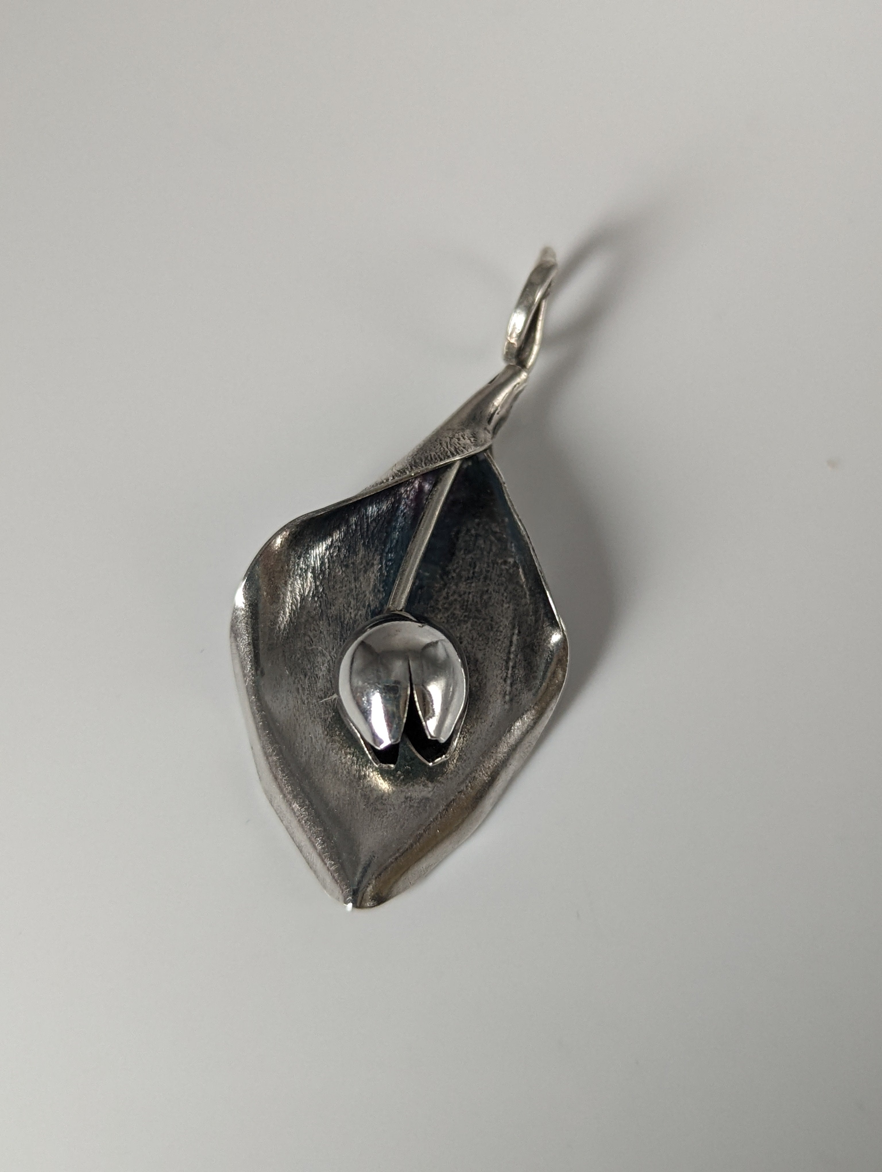 Silver Steed Tulip Pendant