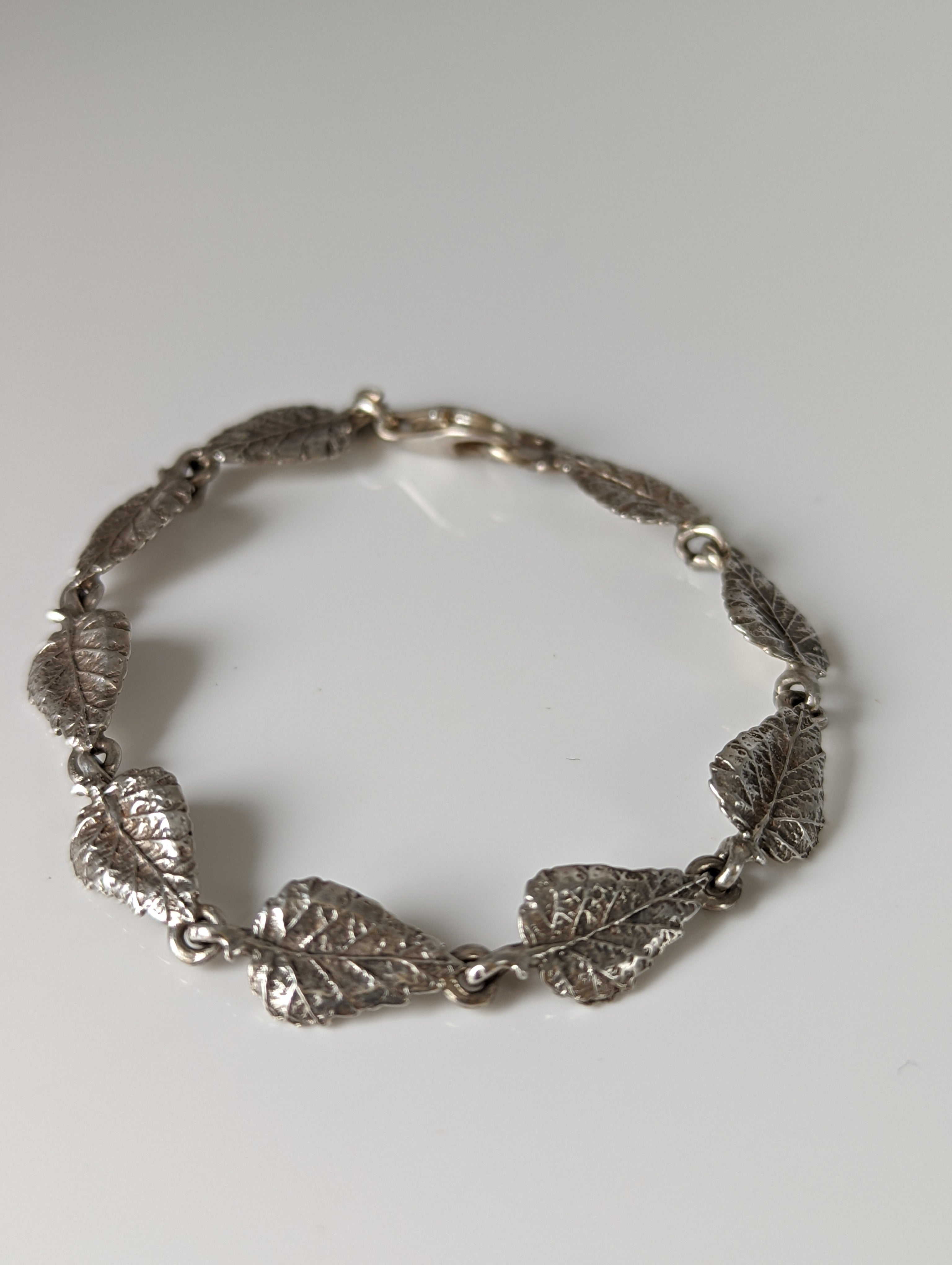 Silver Steed Detailed Leaf Silver Bracelet