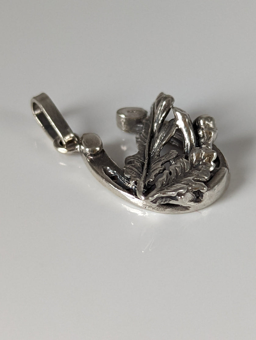 Silver Steed Oak & Horseshoe Silver Pendant