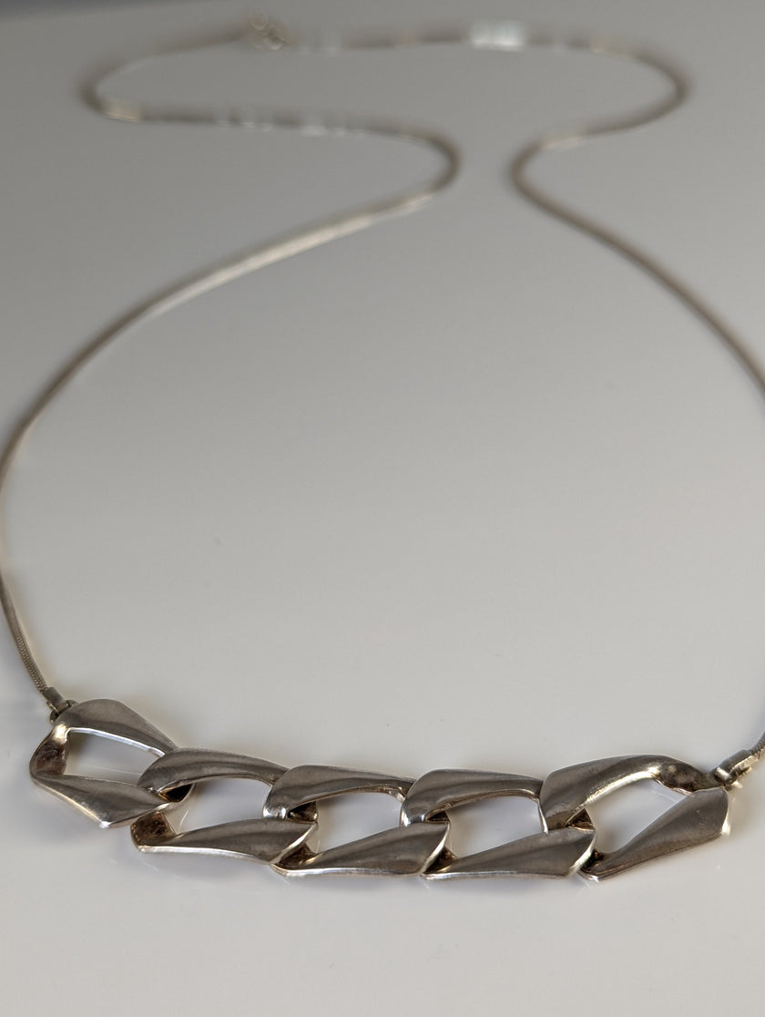 Silver Steed Chain Link Necklace