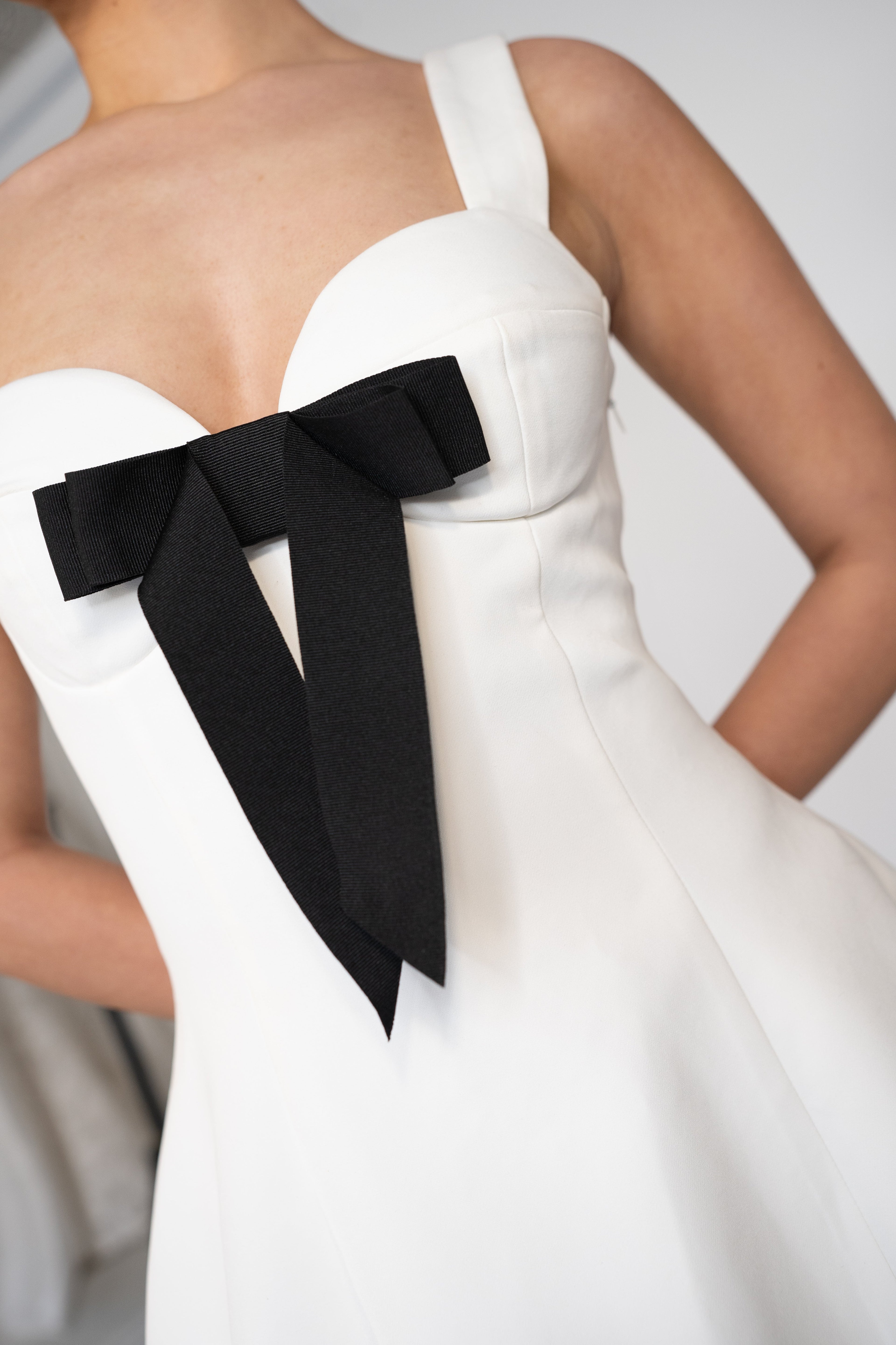 Darling 2.0 in Off-White (Non Velvet Bow)