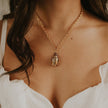 Halsband med guldbagge
