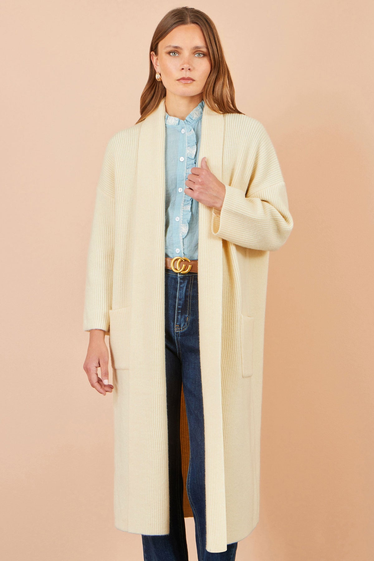 Yumi elfenbensfarvet strikket maxi-cardigan med lommer