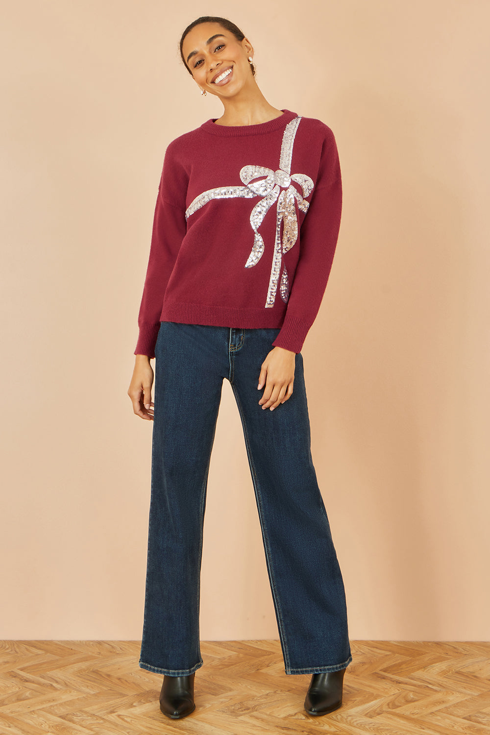 Yumi Strickpullover mit bordeauxroter Pailletten-Schleife