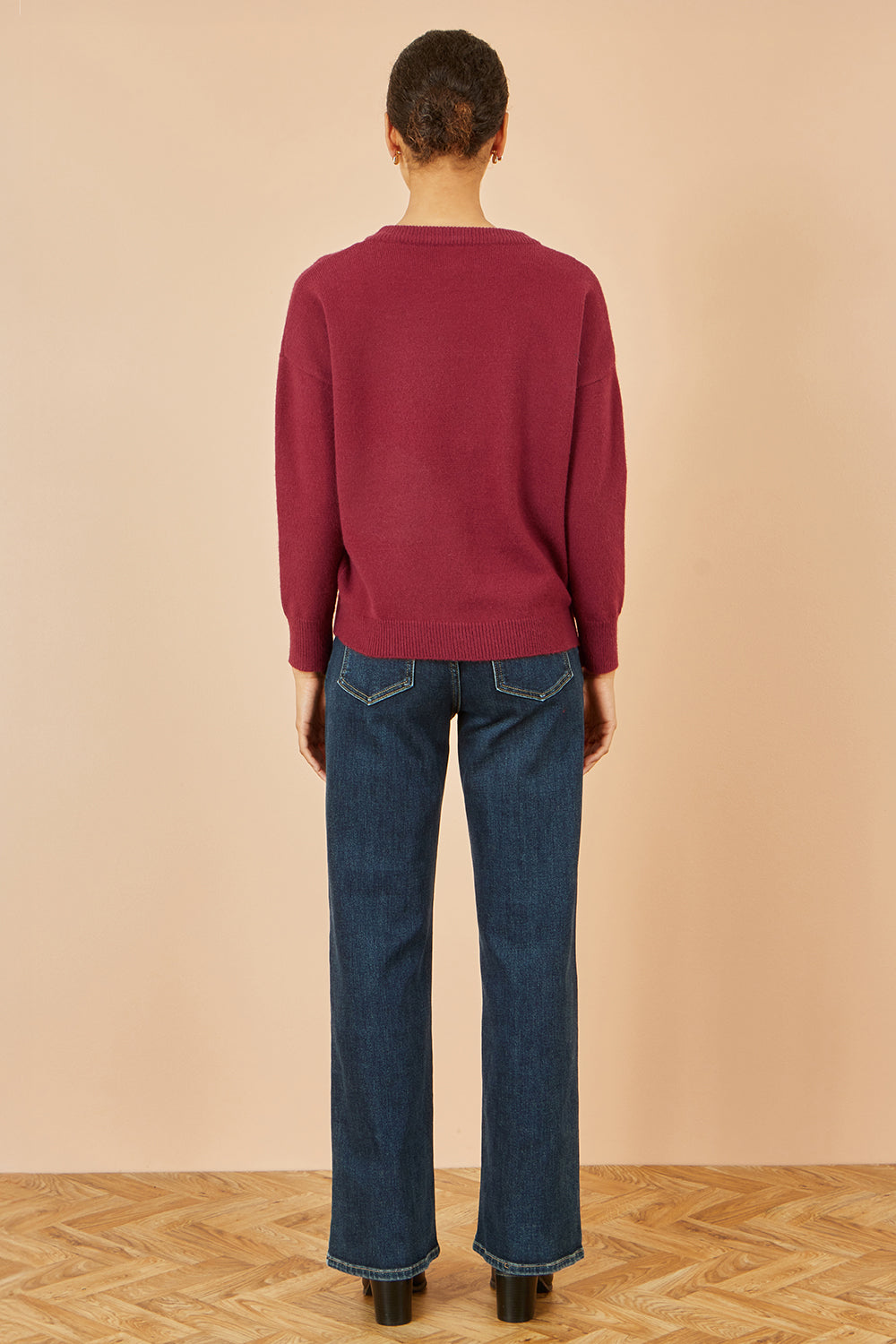 Yumi Strickpullover mit bordeauxroter Pailletten-Schleife