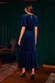 Yumi Midikleid aus blaugrünem Samt