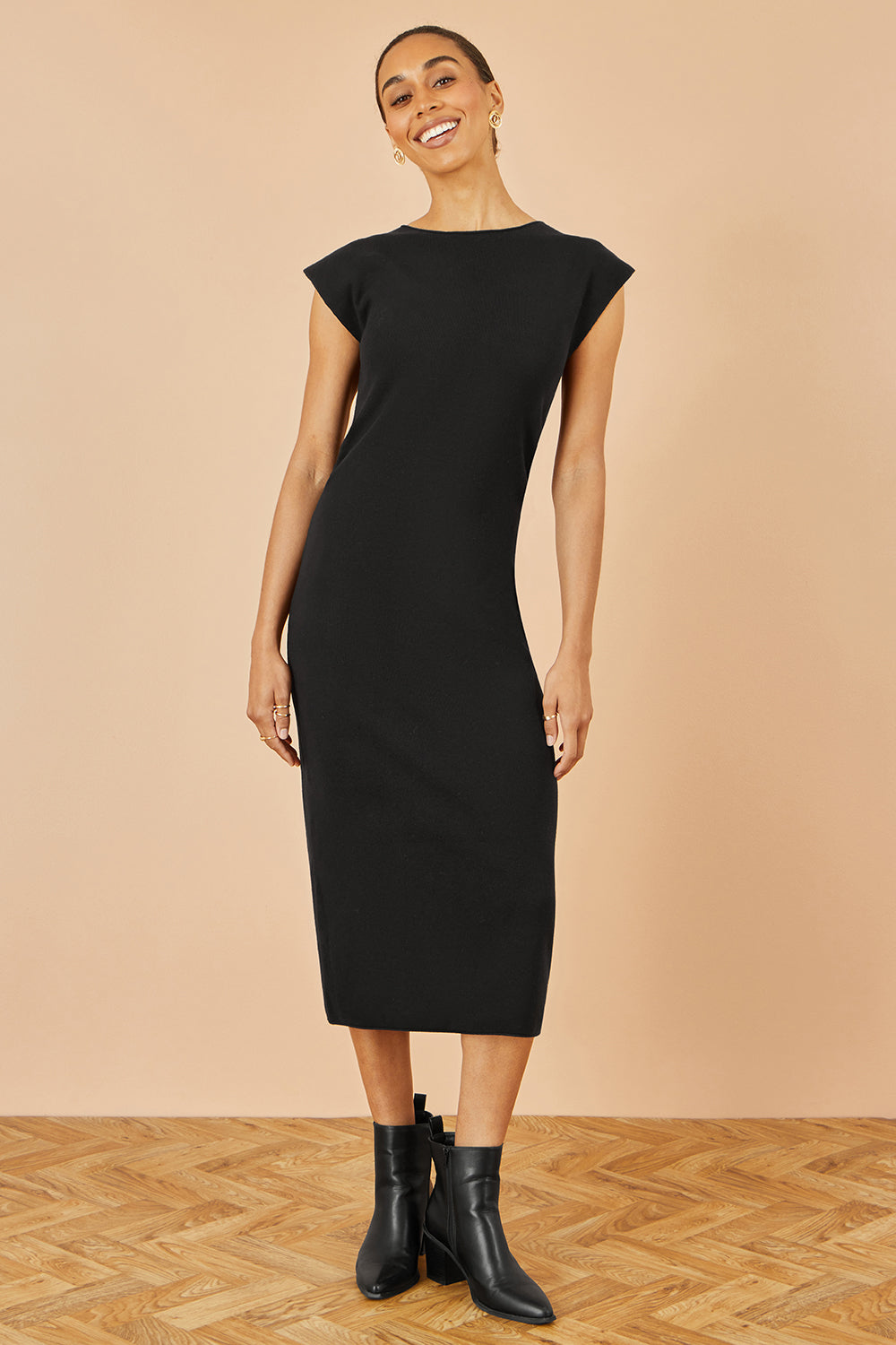 Yumi Black Knitted Ruched Midi Dress
