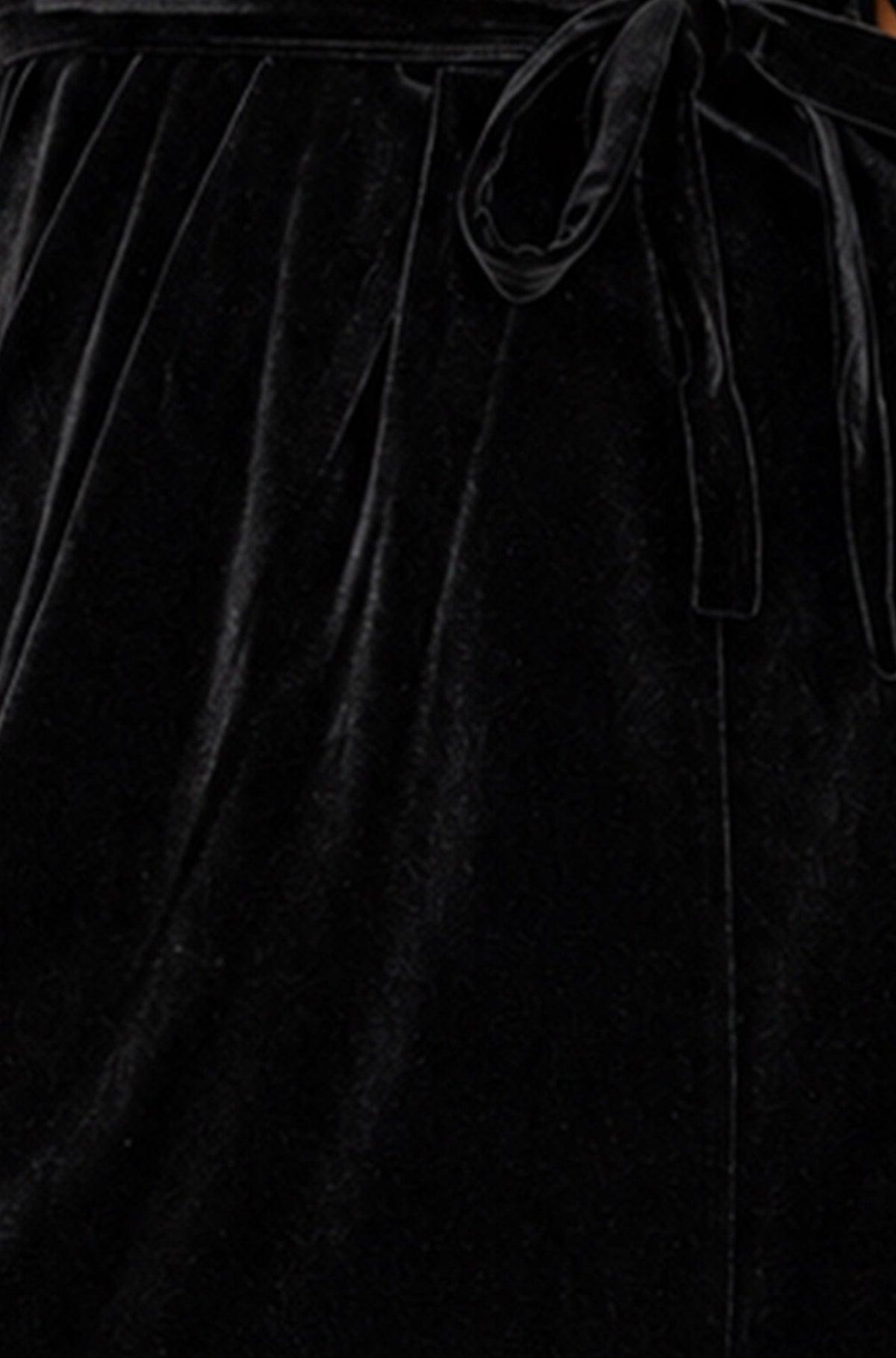 Yumi Midikleid mit schwarzem Samt und einem Träger
