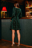 Yumi Grünes Skaterkleid mit Sternenfoliendruck und langen Ärmeln