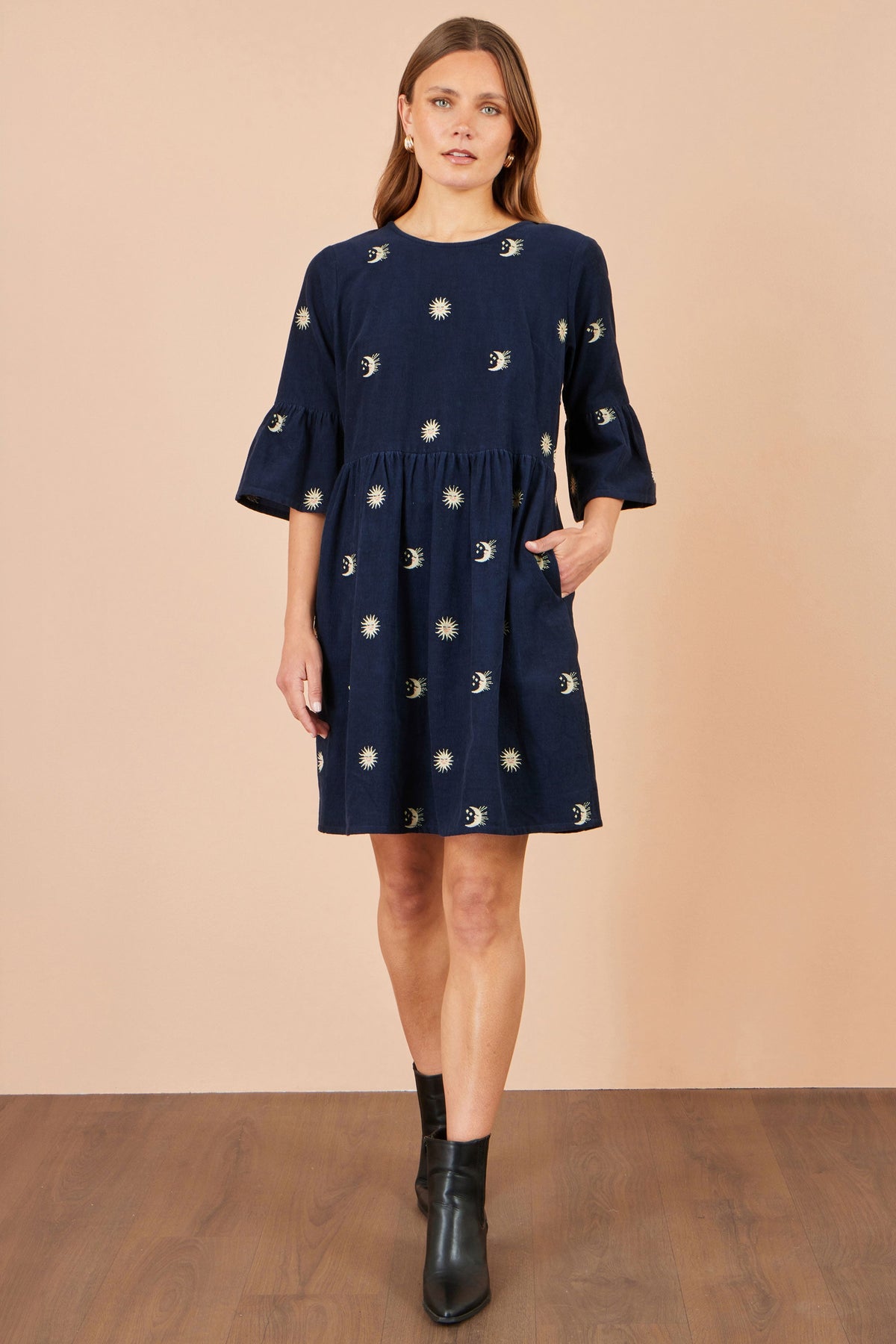 Yumi Marineblauwe Tunic met Kosmische Borduursels van Corduroy