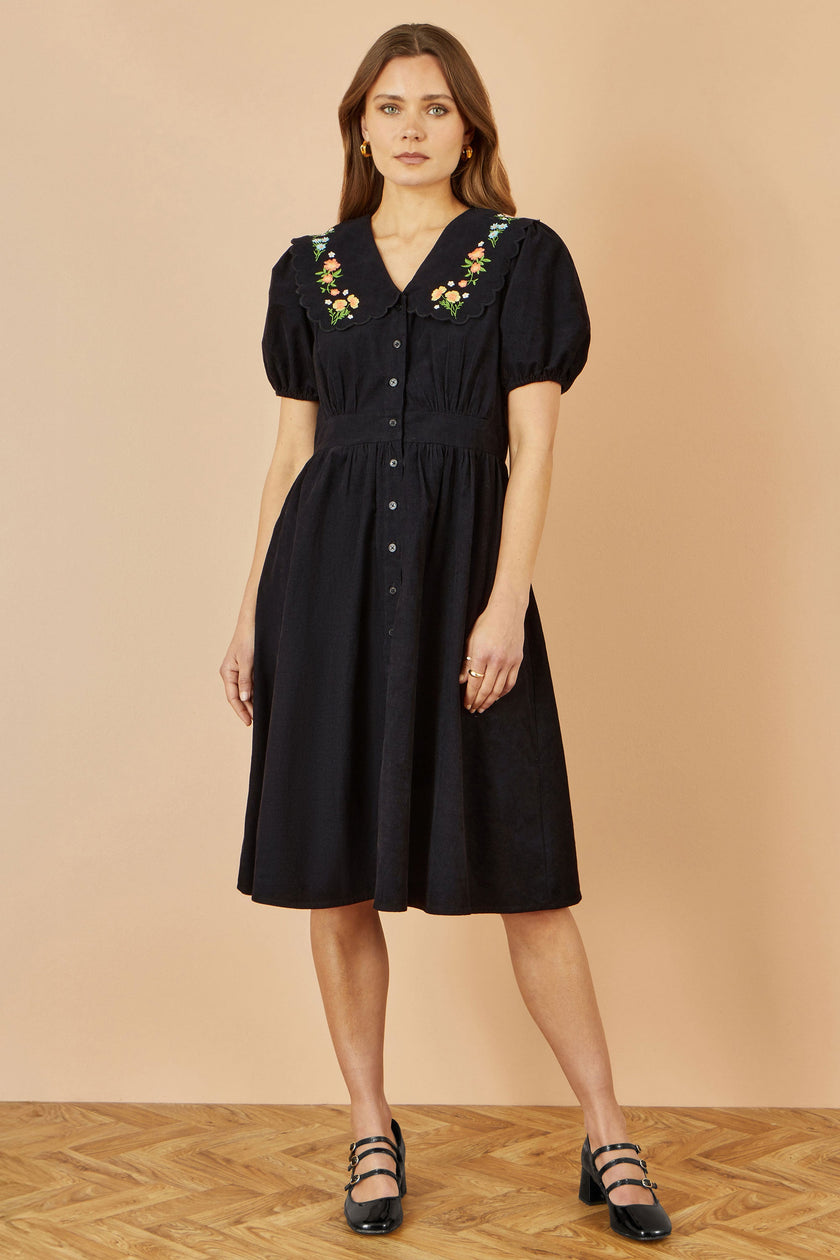 Yumi Black Short Sleeve Midi Dress With Floral Embroidery