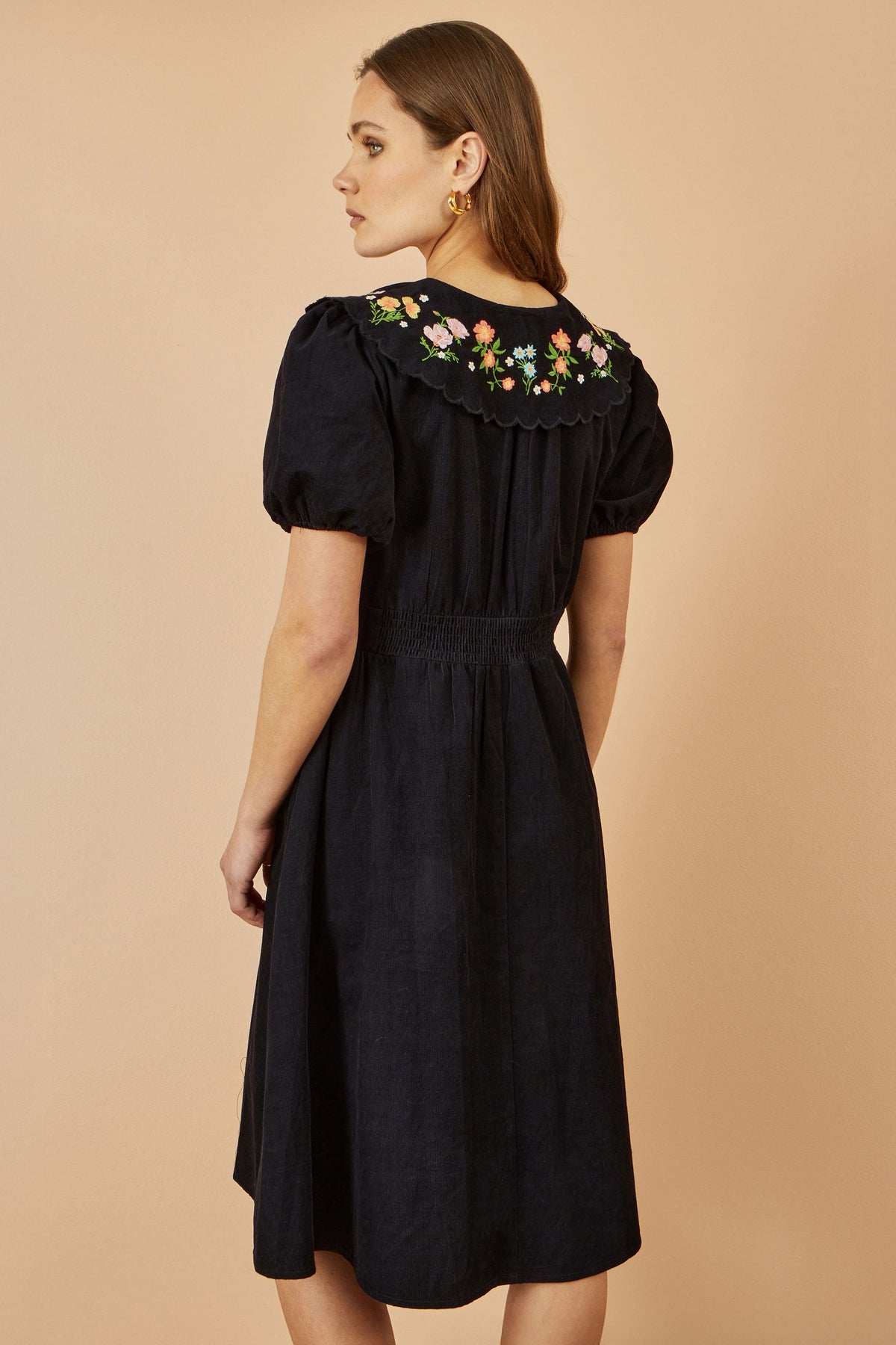 Yumi Black Short Sleeve Midi Dress With Floral Embroidery