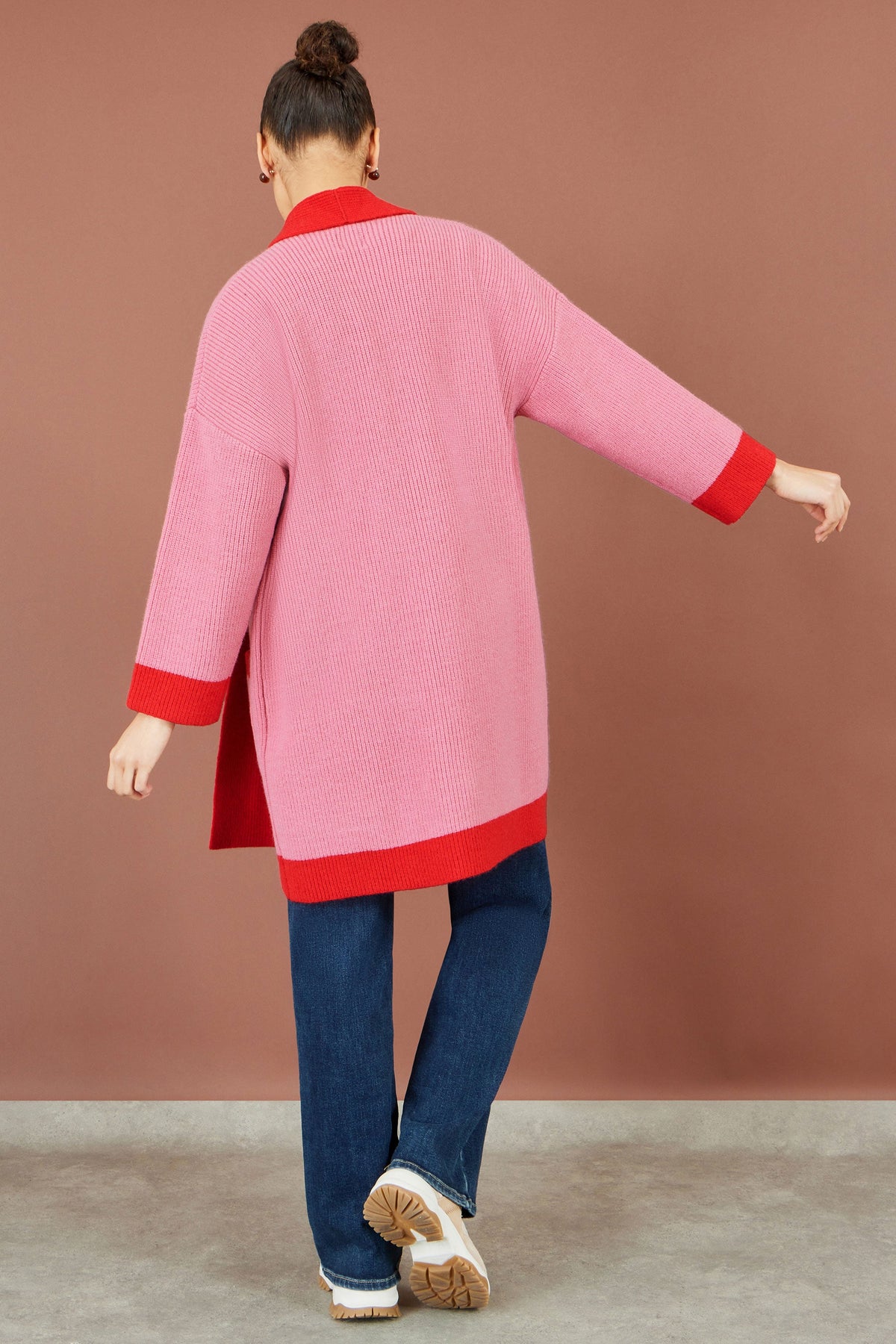 Yumi Strickjacke mit Kontrastdetails in Pink