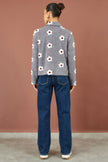 Yumi Fleecejacke mit gestickten Gänseblümchen in Grau