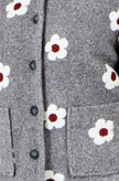 Yumi Fleecejacke mit gestickten Gänseblümchen in Grau
