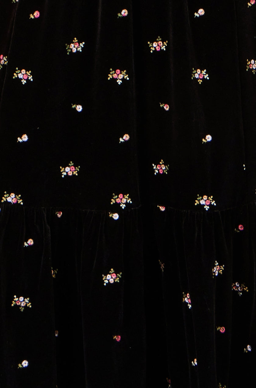 Yumi sort midi-kjole i velour med broderi