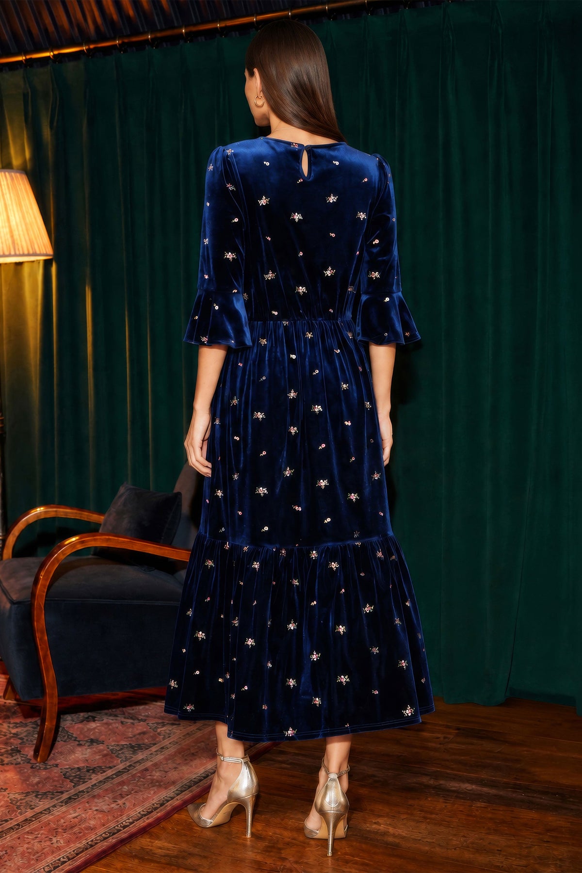 Robe midi Yumi en velours bleu marine brodé