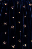 Robe midi Yumi en velours bleu marine brodé