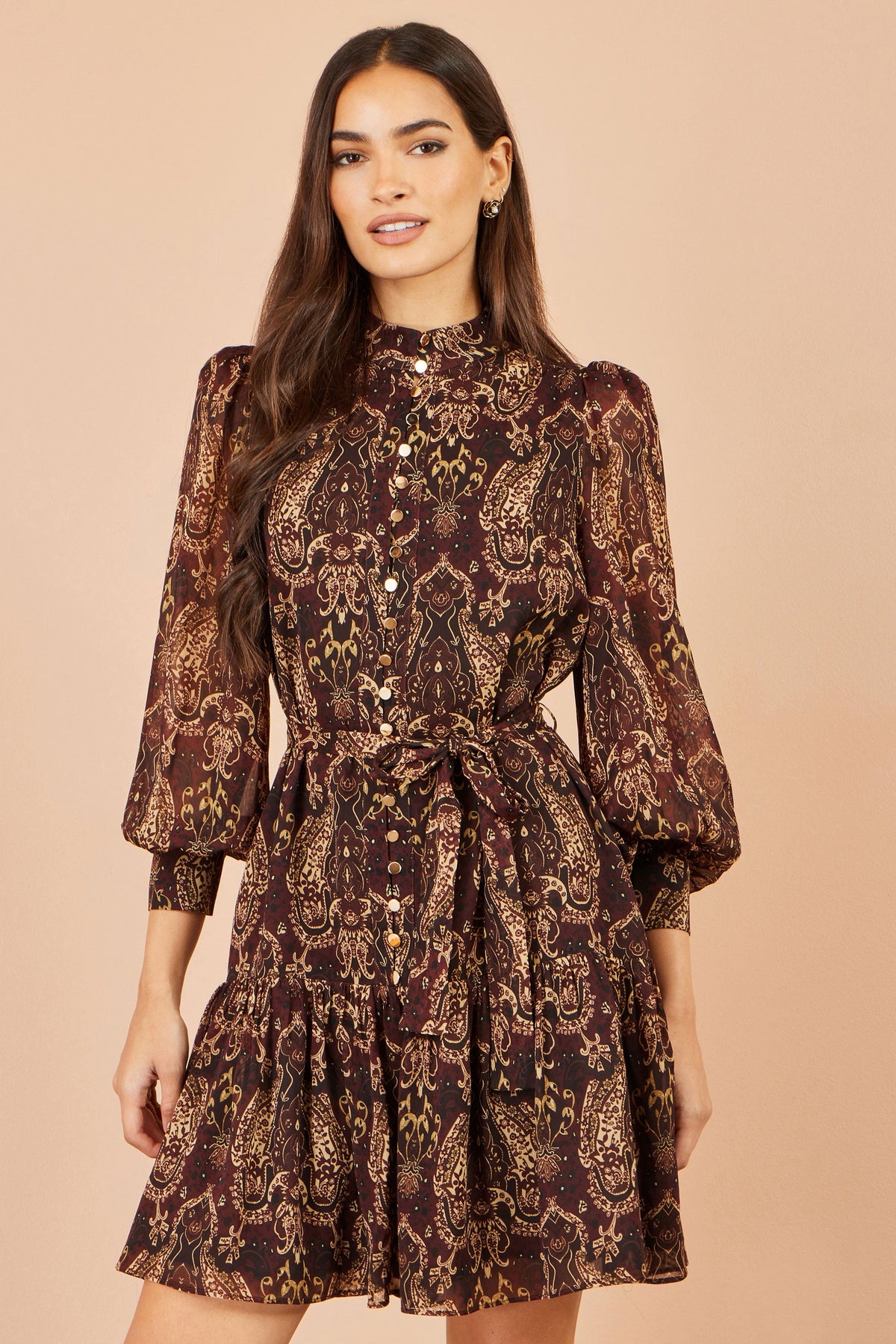 Vestido camisero de manga larga con estampado paisley de Yumi Brown