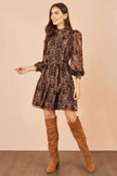 Vestido camisero de manga larga con estampado paisley de Yumi Brown