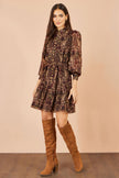 Vestido camisero de manga larga con estampado paisley de Yumi Brown