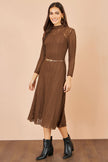 Vestido midi de encaje con cuello alto Yumi Brown