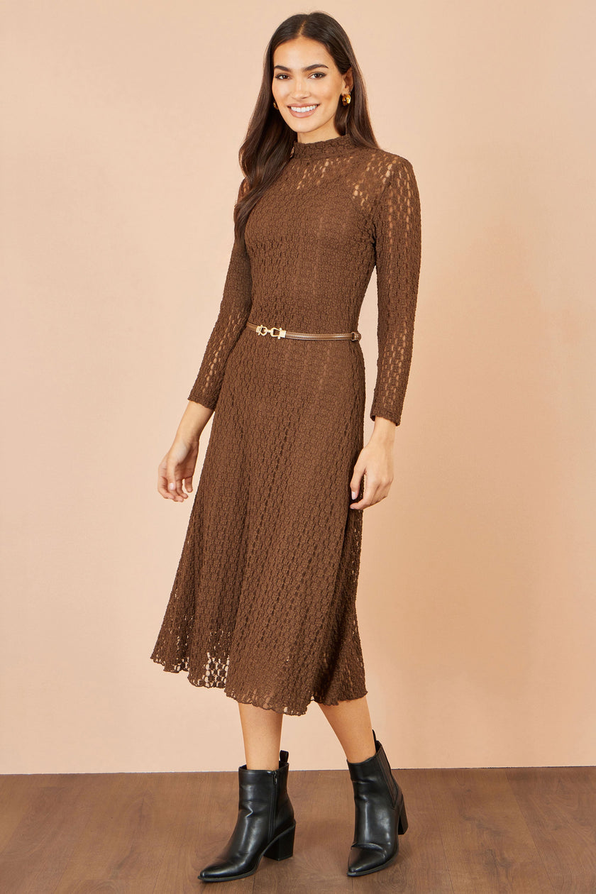 Vestido midi de encaje con cuello alto Yumi Brown
