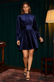 Yumi Marineblaues Samt-Skaterkleid mit geraffter Taille