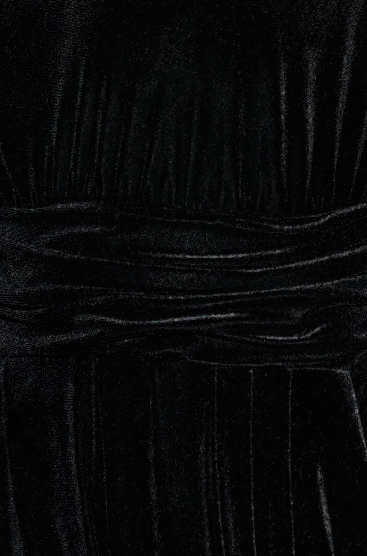 Combinaison asymétrique en velours noir Yumi avec foulard
