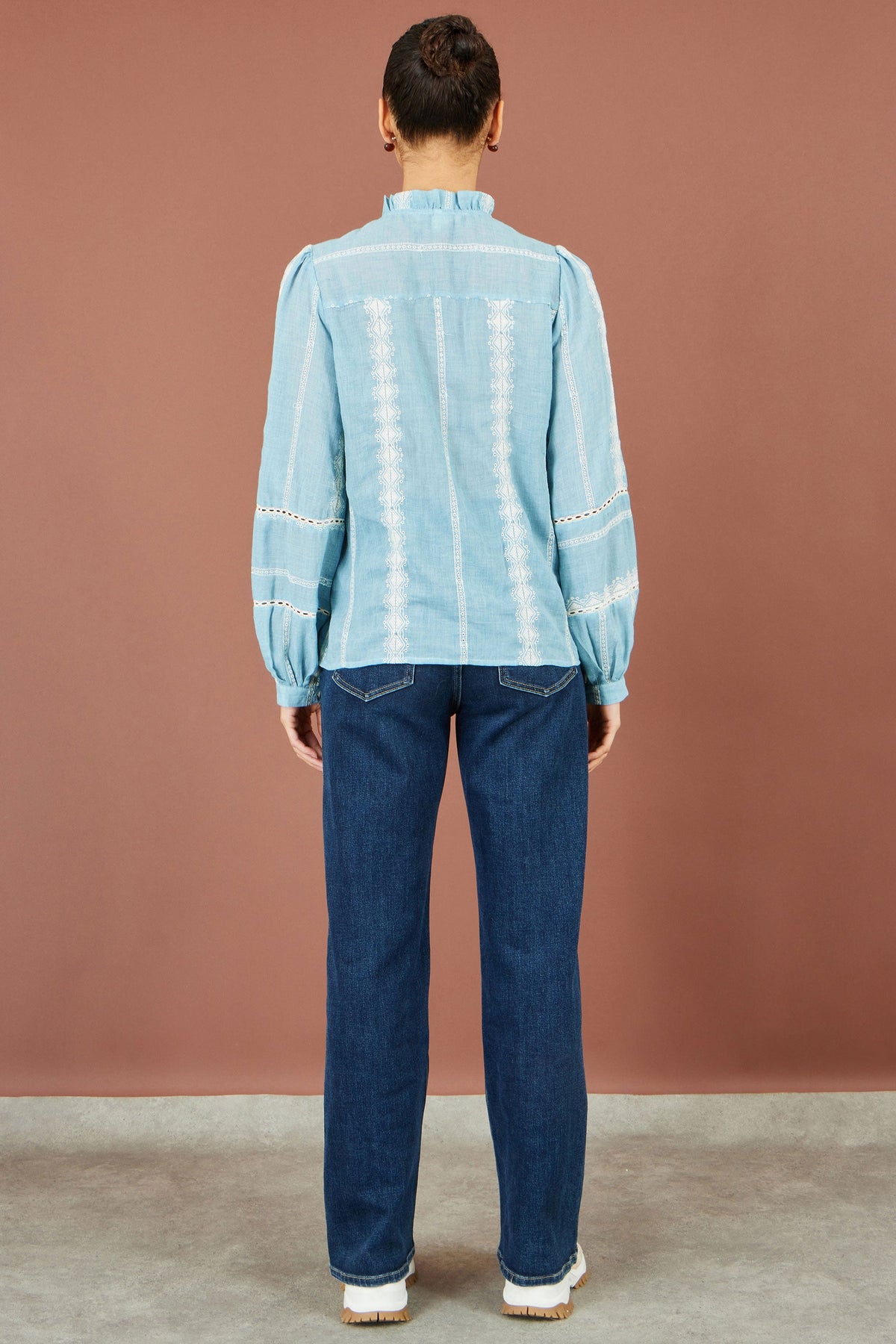 Camisa de panel bordado de algodón azul Yumi