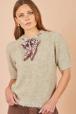Pull duveteux beige Yumi avec détail écharpe