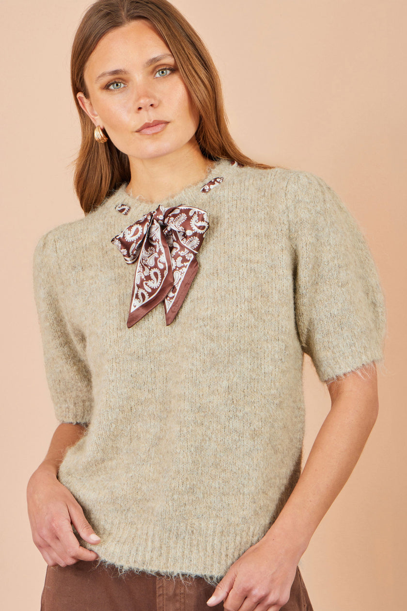 Pull duveteux beige Yumi avec détail écharpe