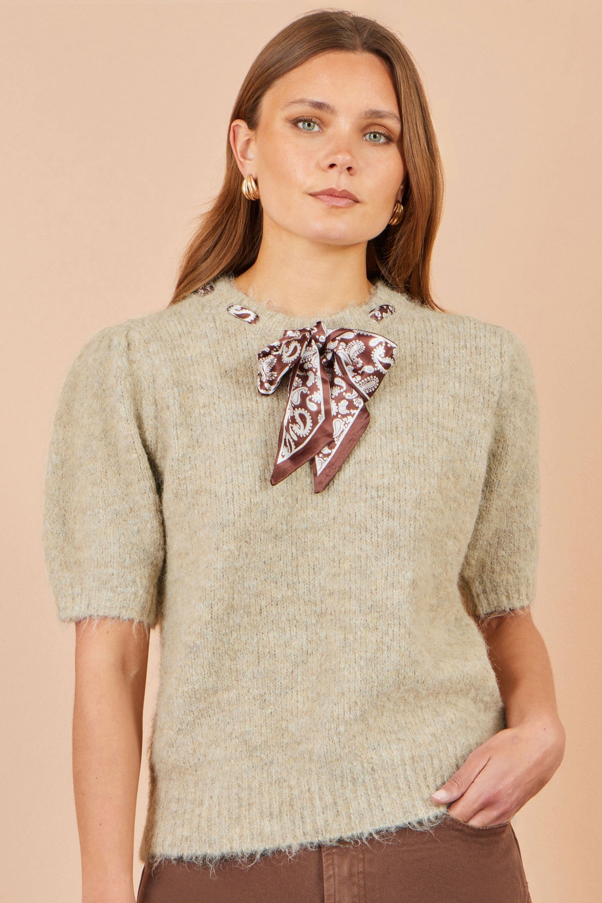 Pull duveteux beige Yumi avec détail écharpe