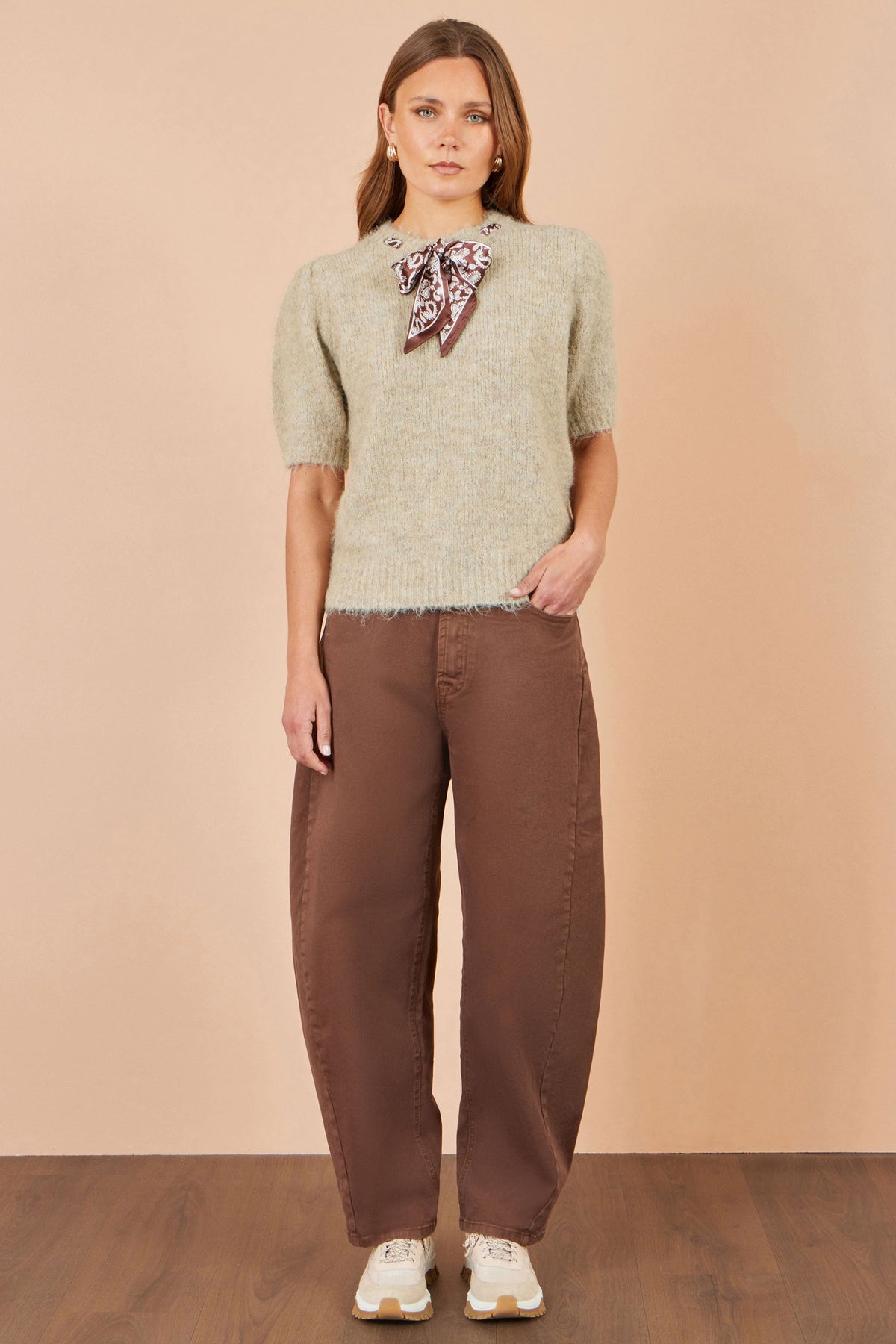 Pull duveteux beige Yumi avec détail écharpe