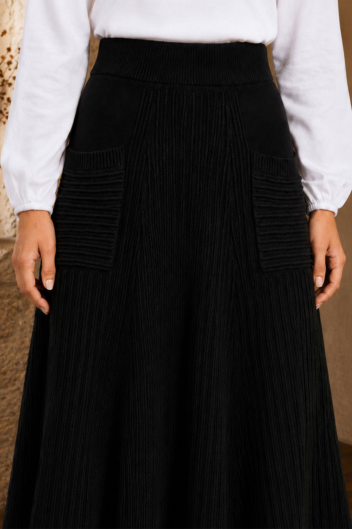 Jupe midi en maille noire avec poches Yumi