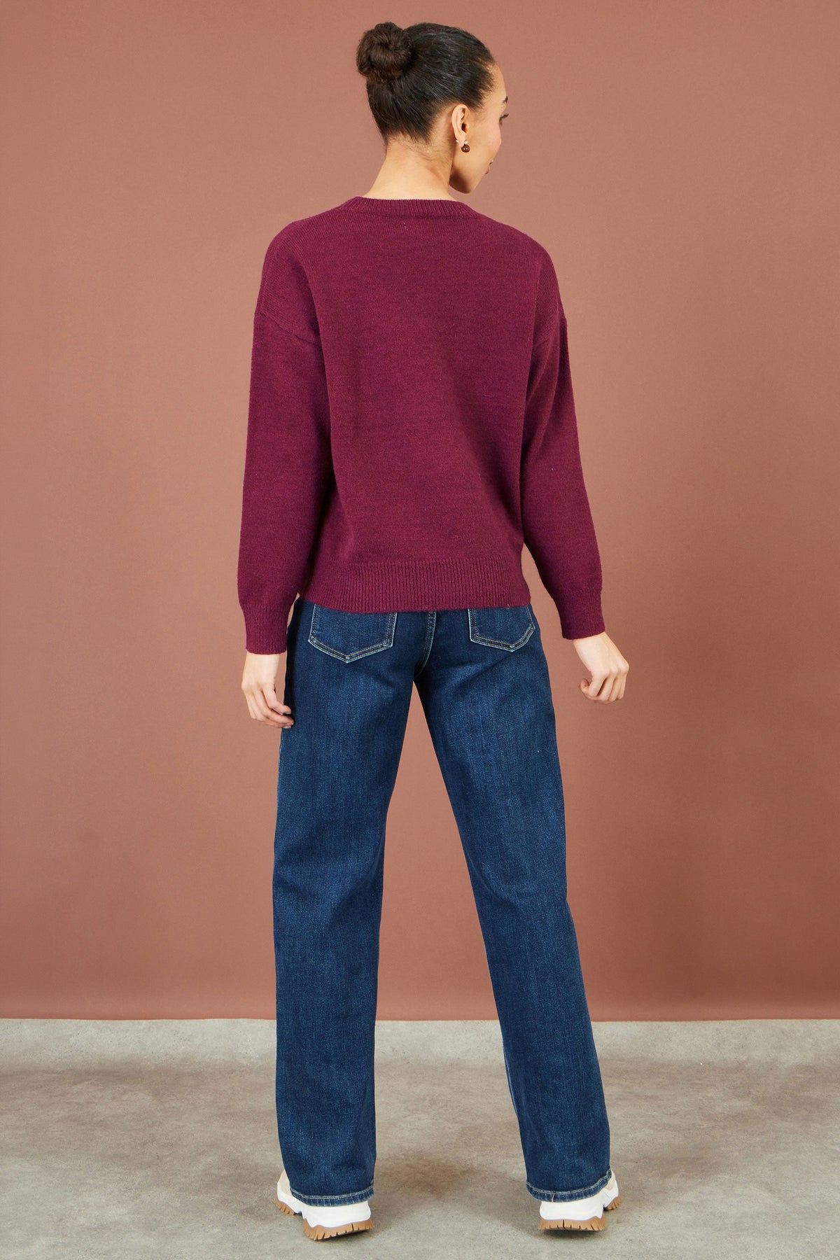 Yumi – Entspannter Pullover in Burgunderrot mit Teddybären-Motiv