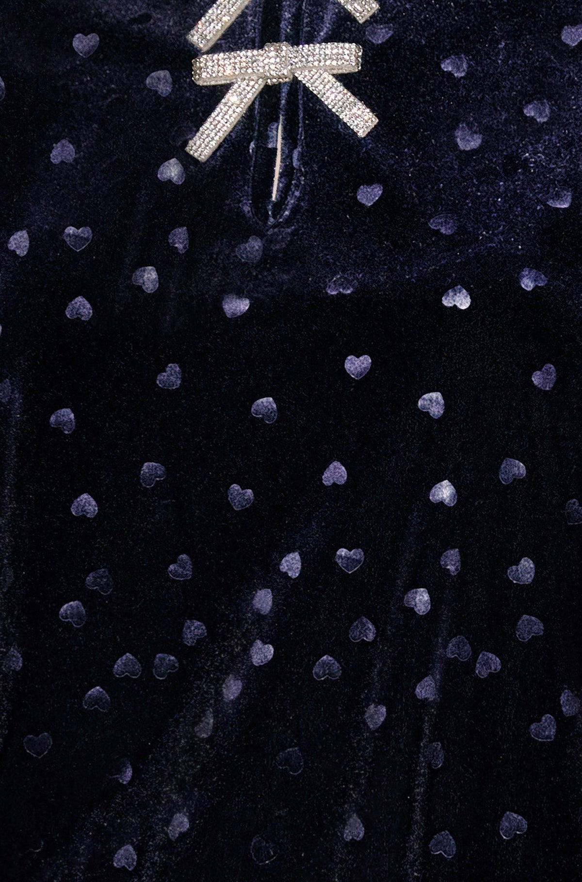 Yumi Marineblaues Samt-Oberteil in Herzform mit Schleifendetail