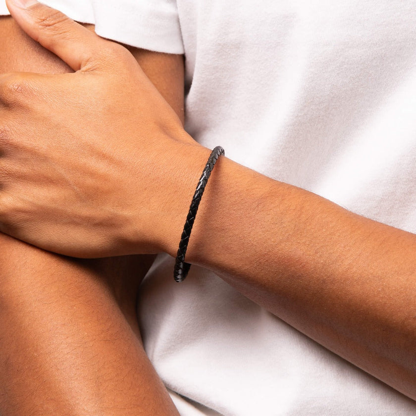 Fred Bennett Schmales Lederarmband mit Magnetverschluss